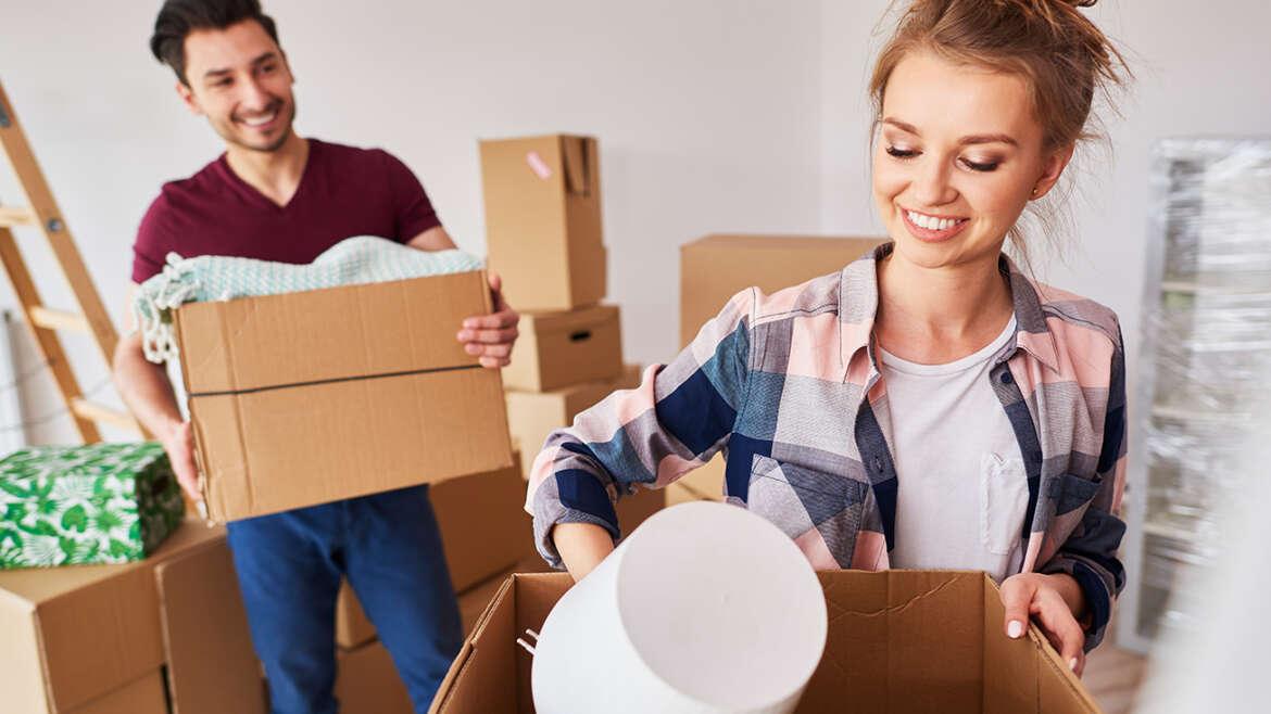 How to pack for a move? couple packing their stuff into boxes during move QFFRQLQ 1170x658 1
