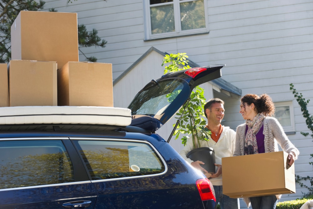 Eco-Friendly Moving: How to Make Your Next Move Green and Sustainable germany bavaria grobenzell couple loading boxes 2024 09 22 20 19 17 utc