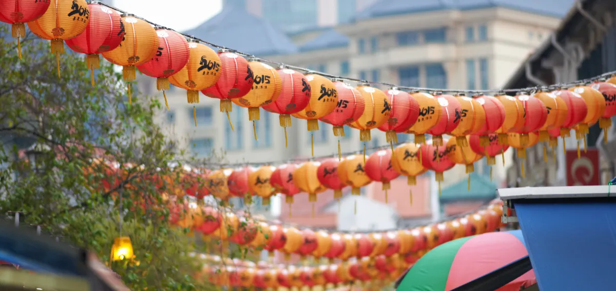 Chinatown movers detail of chinese lanterns on market stalls singa 2026 01 09 09 40 23 utc